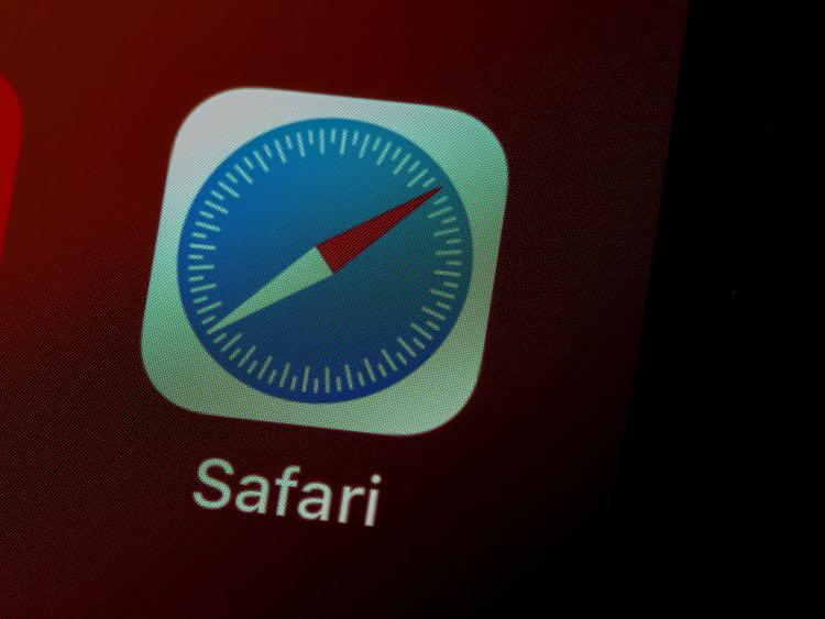 Är Apples Safari browser en säker webbläsare eller samlar den också in data?