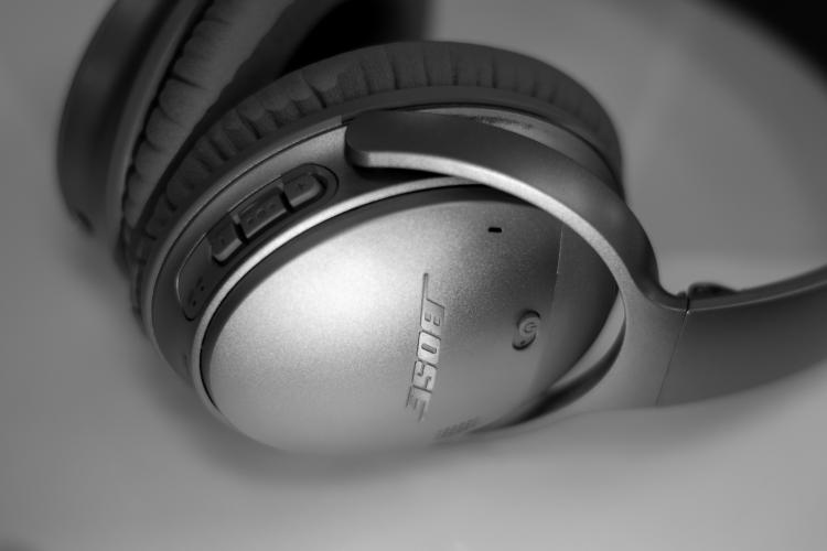 Bose Quietcomfort 35 II är en av de bästa hörlurarna med mikrofon.